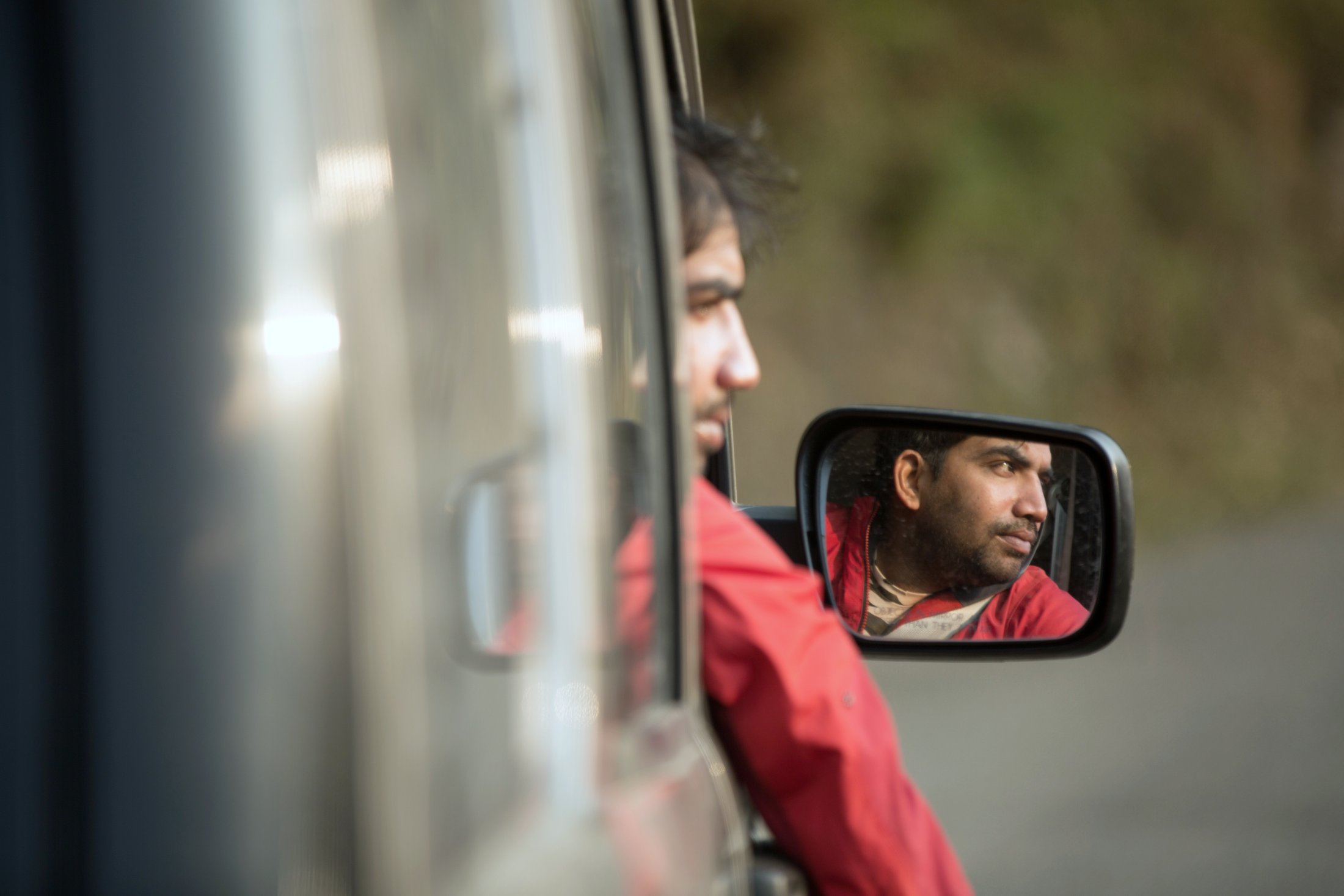 A glance in the wing mirror, en route to Dalhousie. â€” Himachal Pradesh Â· Nov 2015
