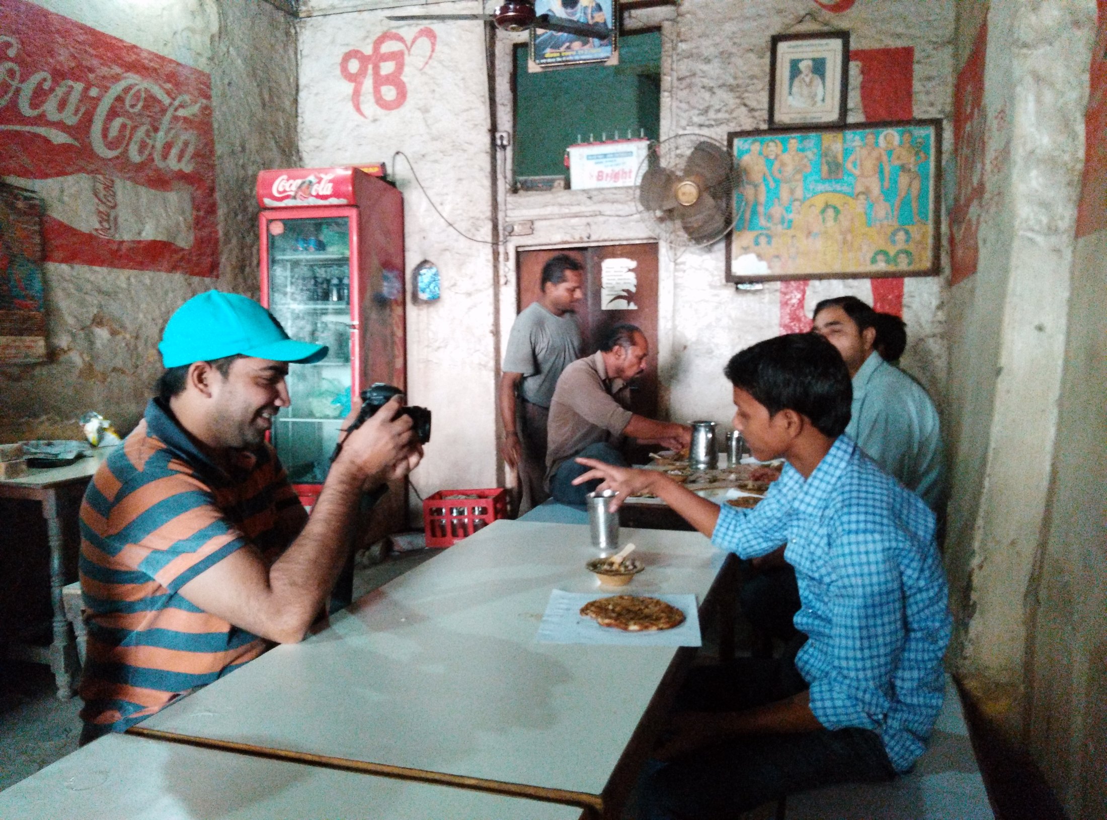 A chai-stall moment â€” the back alleys by Pehelwan da Dhaba. â€” Amritsar, Punjab Â· Nov 2015